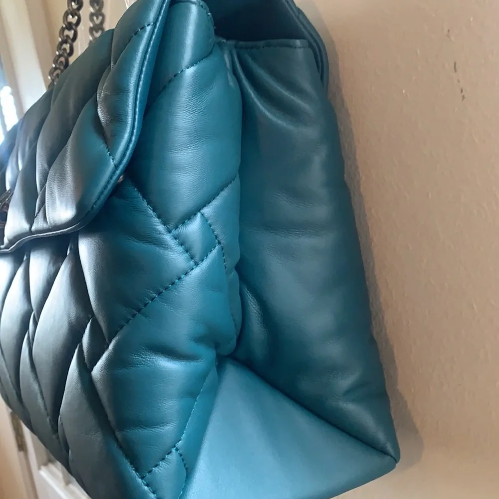 Kurt Geiger London Kensington XXL KENSINGTON  Soft Quilted Leather Shoulder Bag - Picture 5 of 11
